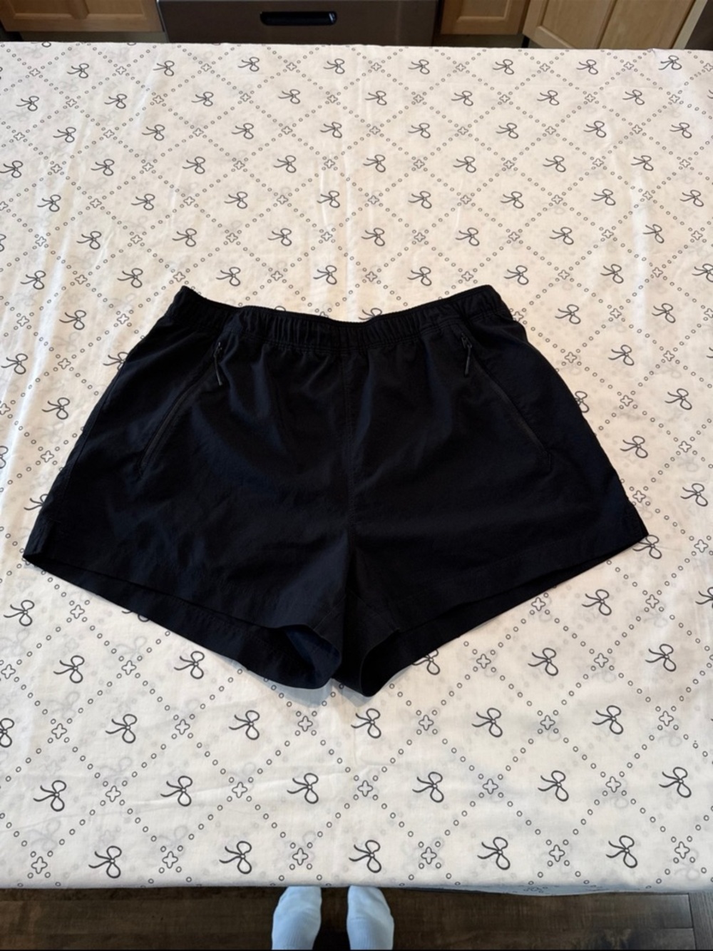 Aritzia TNA TNAction black high waisted athletic running shorts size medium
